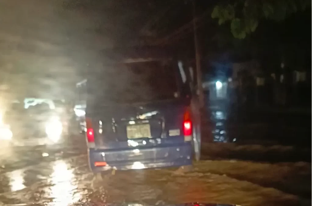 Calabar Floods After Heavy Rainfall (VIDEO)