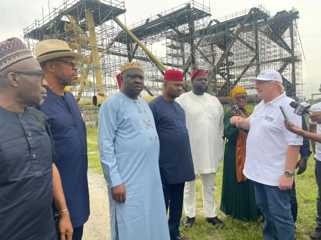 Ekpenyong, Williams, Others Inspect Snake Island Fabrication Facility in Lagos