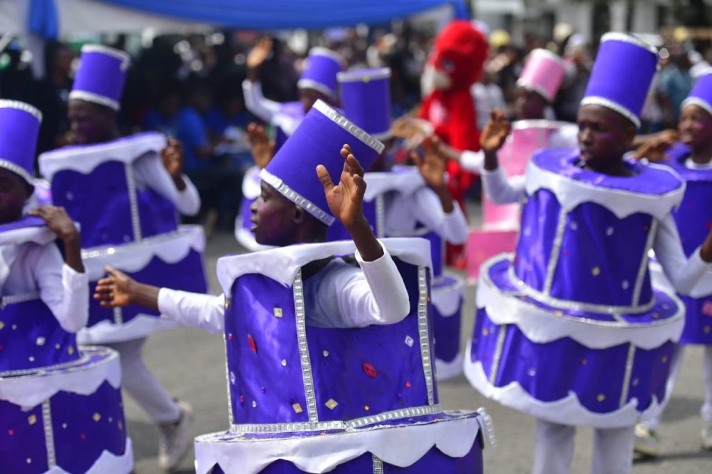 Children's Carnival Diamond Band Display (PHOTOS)