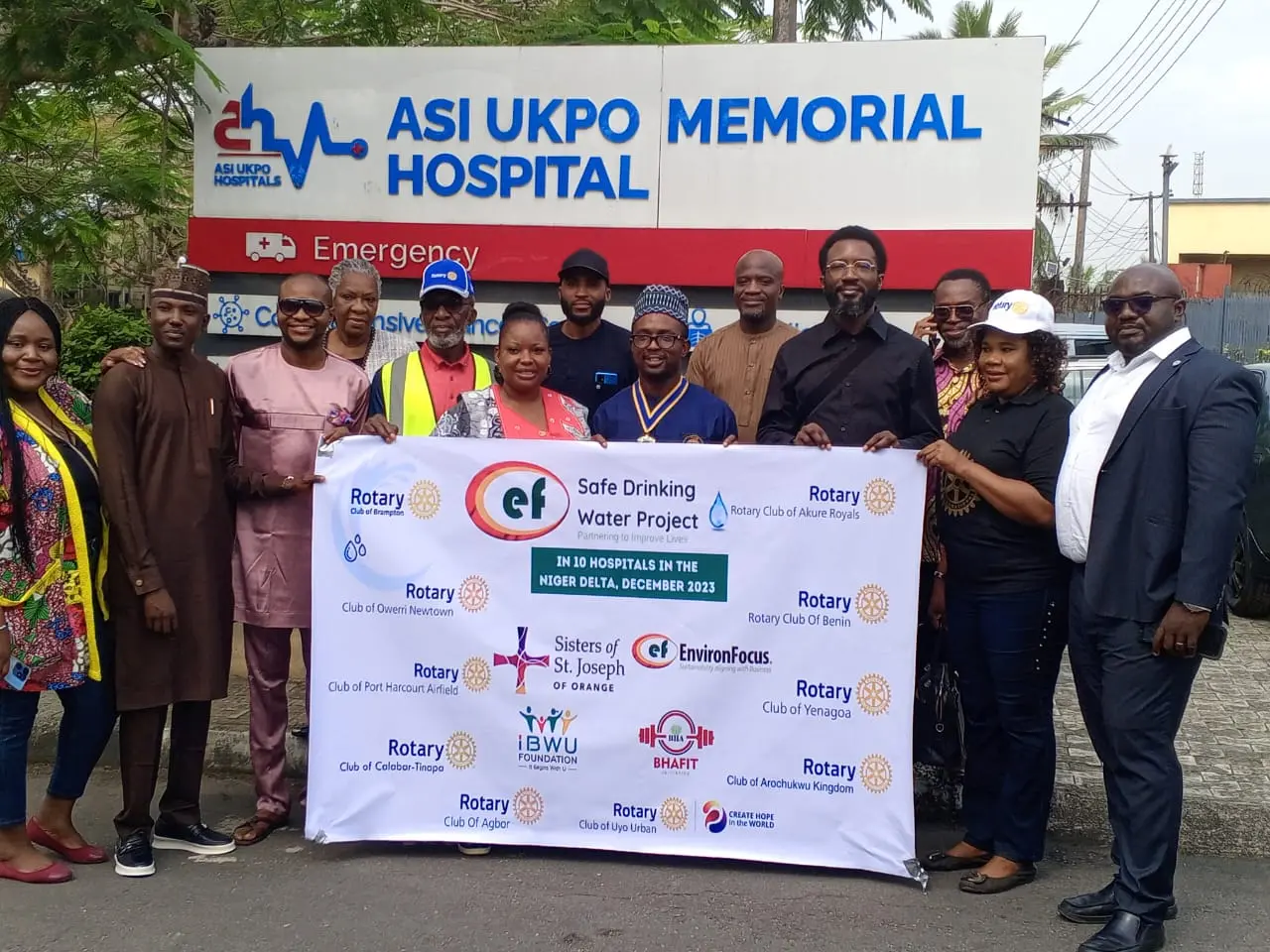 Members of Rotary Club in Calabar and officials of Asi Ukpo Hospital and Comprehensive Cancer Centre, Calabar on Thursday (21 Dec 2023) during the Inauguration of a membrane-ultra-filter in the hospital