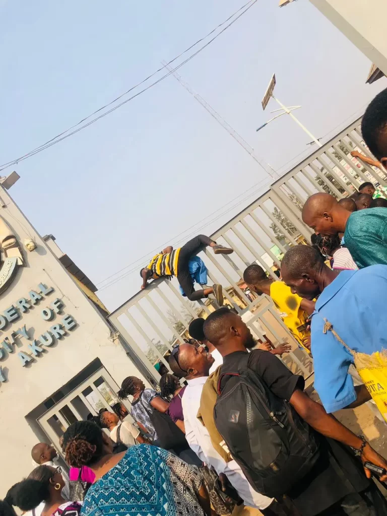 FUTA: Management cuts off water, power supply to students over fee increment protest