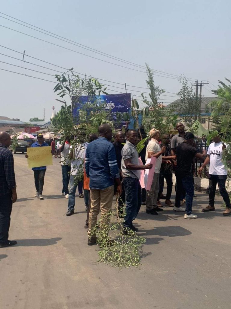UNICROSS (CRUTECH) Staff protest nonpayment of salaries