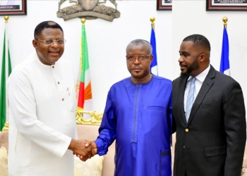 L-R: Governor Bassey Otu with IIdeonso Ondo Mchama and Patrice Onana