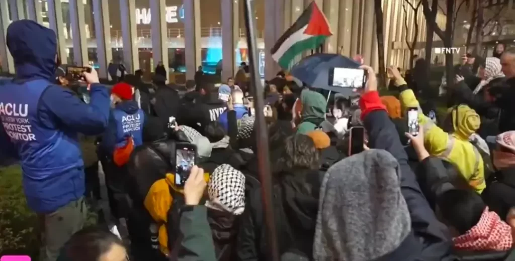 Video: Police, pro-Palestinian protesters clash at Biden's fundraising