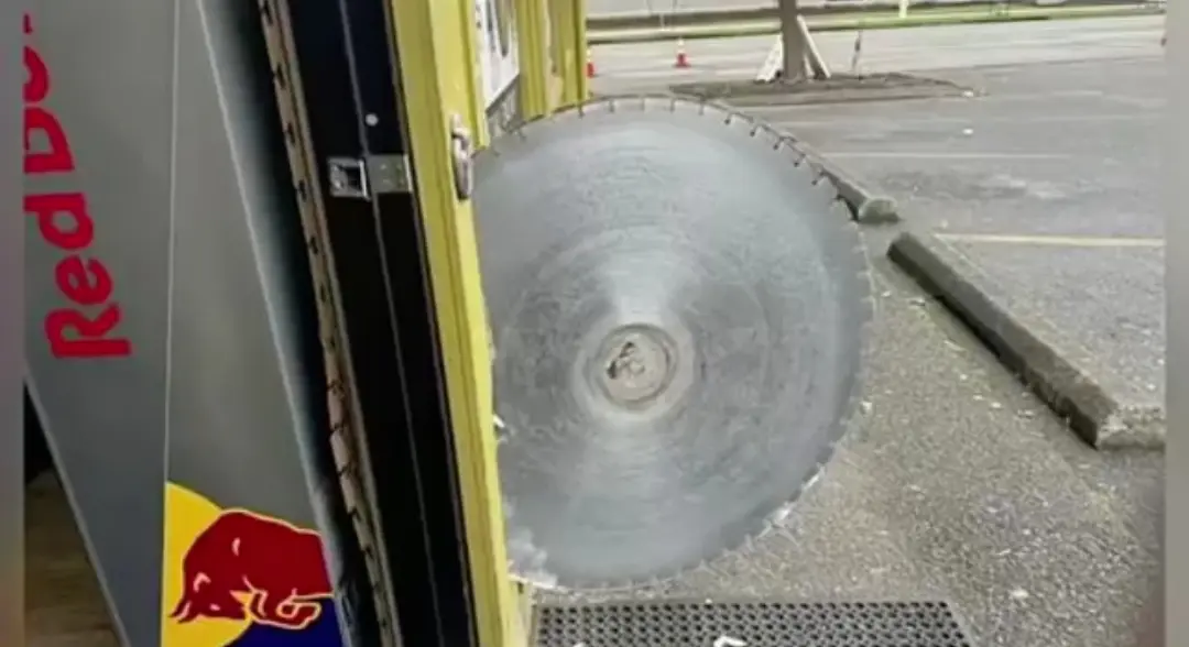 4-foot saw blade almost cut man into two in Oregon