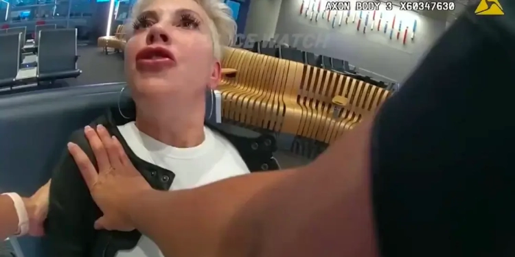 Footage: Woman makes fun of police officer's p*nis at Dallas-Fort Worth Airport