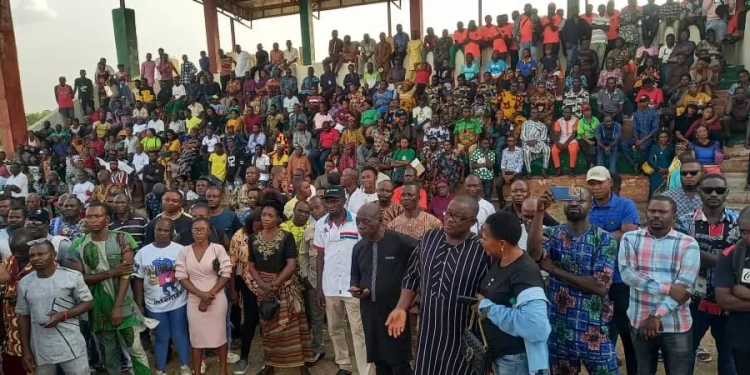 Thousands defects to PDP as Lawmakers dole out N62m for constituents in C'River North