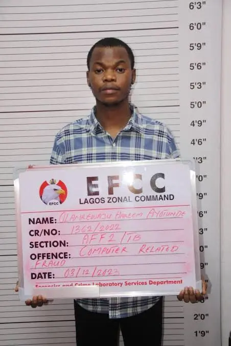 EFCC hands over $22,000  recovered from convicted Yahoo Boy to FBI in Lagos