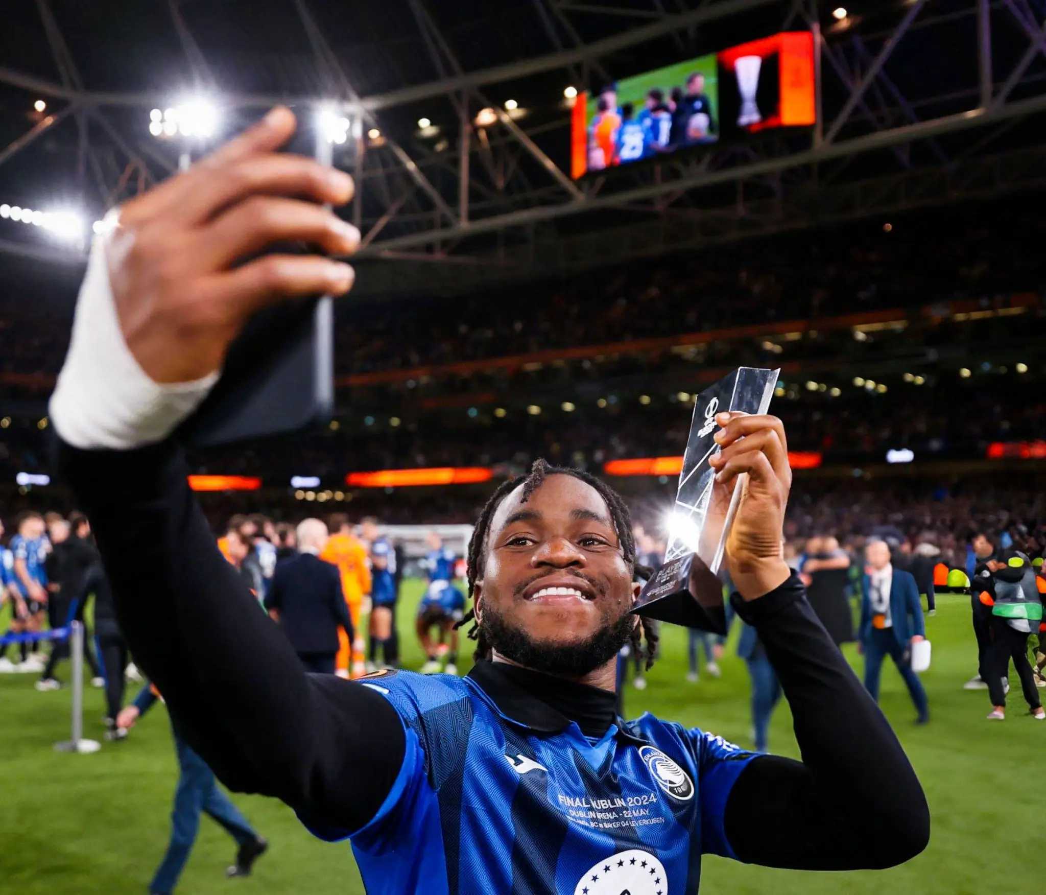 Ademola Lookman lifts Europa League trophy in front of Victor Boniface