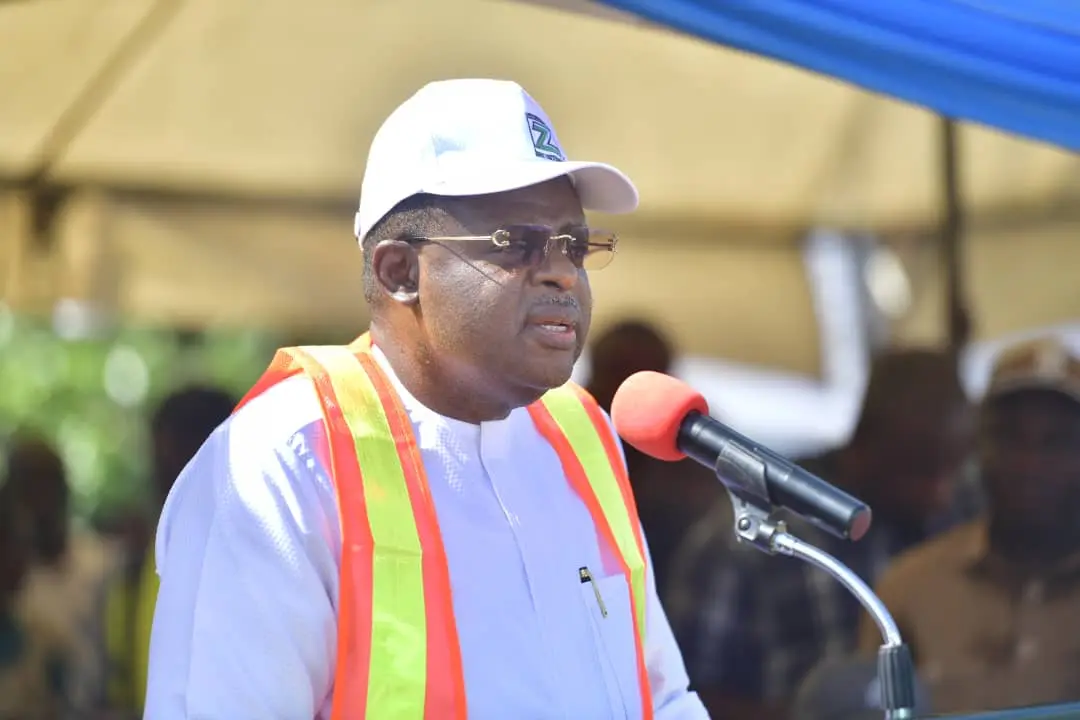 Gov Otu flags off the construction of Adiabo road