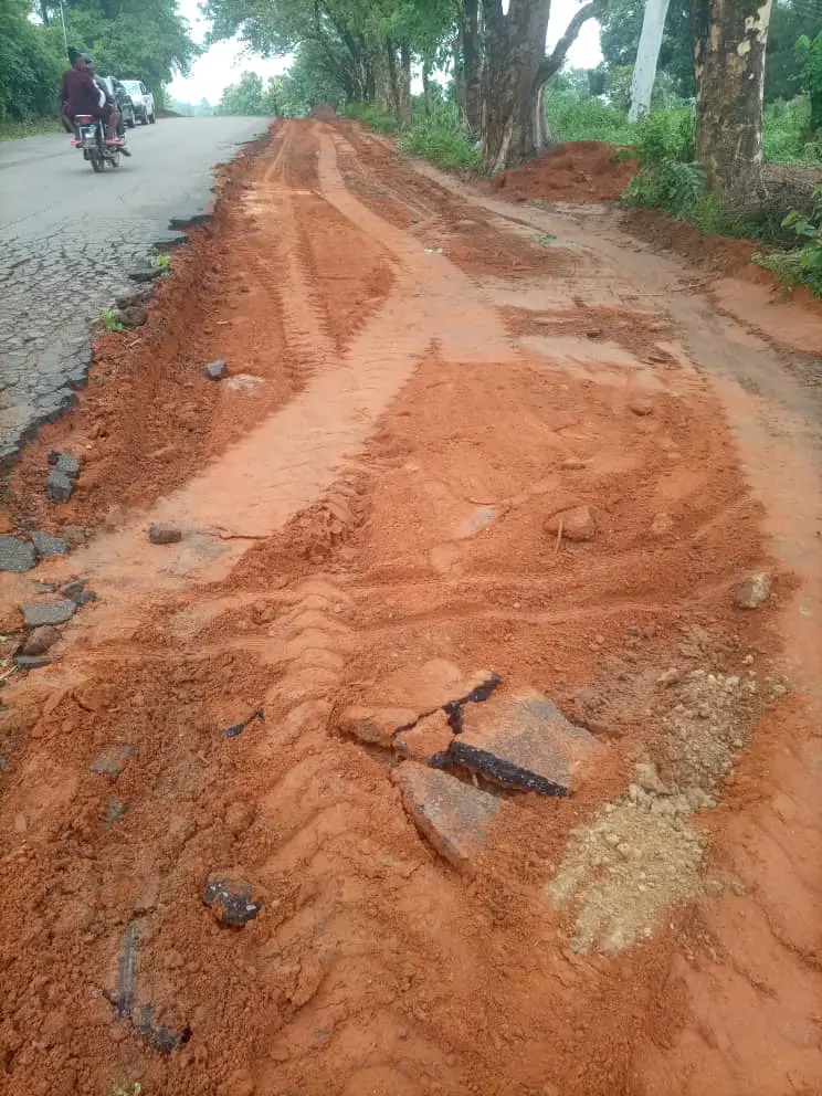 Gov Otu begins road rehabilitation in Ogoja