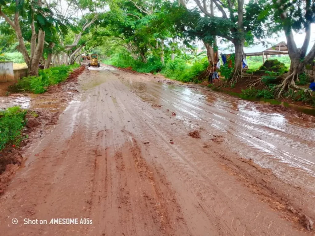 Gov Otu begins road rehabilitation in Ogoja