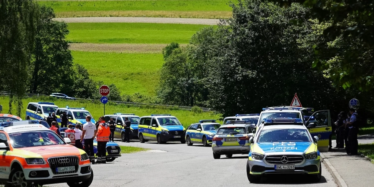 Emergency services and police stand on a street during a suspected amok alarm in Albstadt-Lautlingen. Credit: Jannik Nölke/dpa