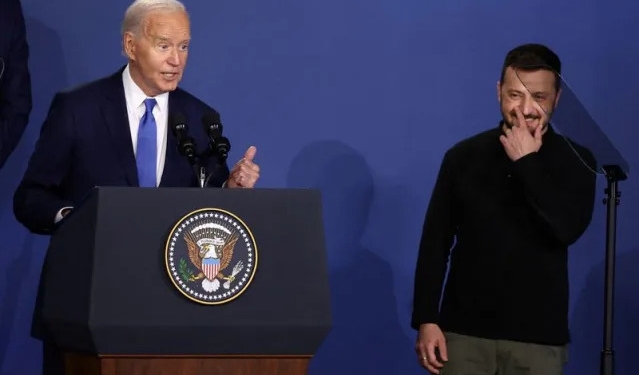 L-R: Joe Biden and Volodymr Zelenskiy