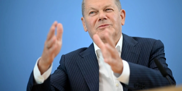 Federal Chancellor Olaf Scholz wants to curb illegal migration by maintaining strict border controls. Credit: Britta Pedersen/dpa