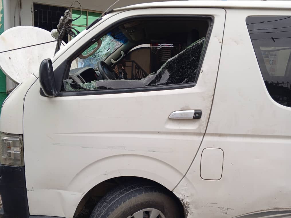 Hoodlums attack palliative-ladened NUJ bus, injure journalist, others in Cross River