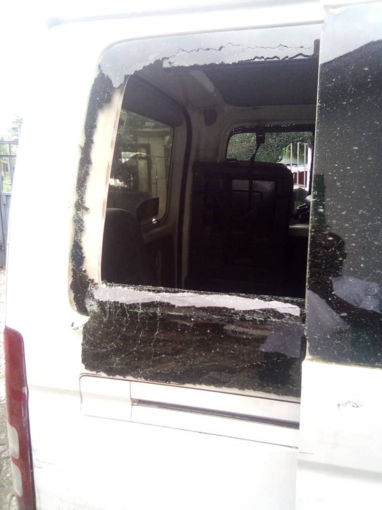 Hoodlums attack palliative-ladened NUJ bus, injure journalist, others in Cross River