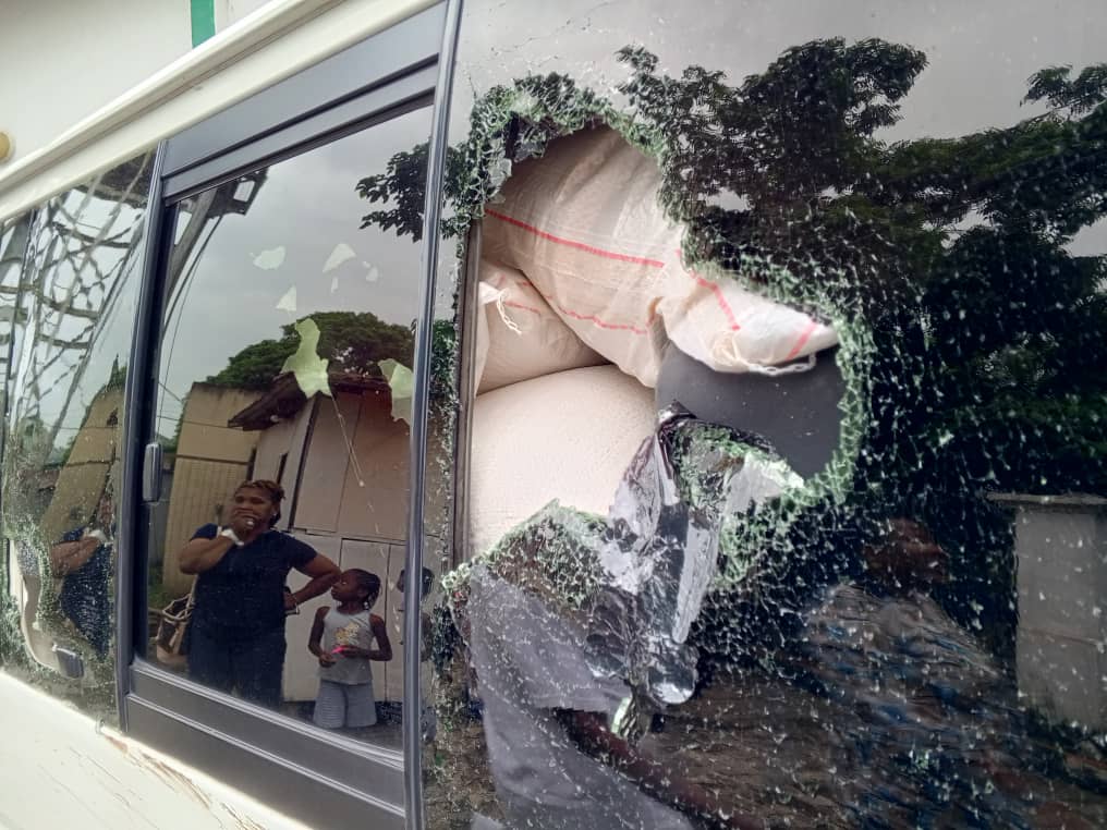 Hoodlums attack palliative-ladened NUJ bus, injure journalist, others in Cross River