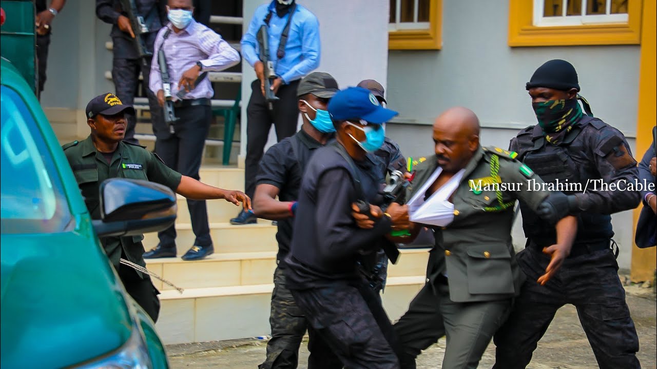 Emefiele: DSS beats Prisons Commander in court (VIDEO)