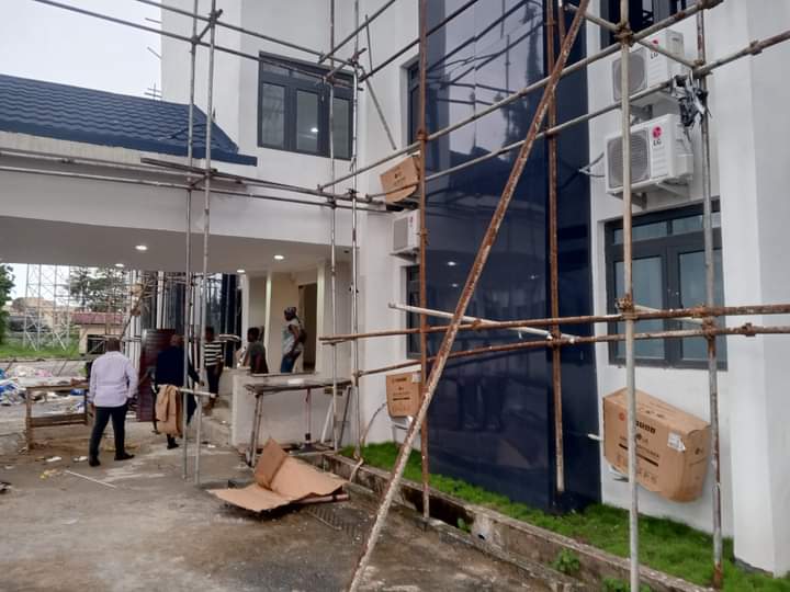 C'River Chief of Staff inspects ongoing renovation of Governor's Office, urges contractors to fast-track work to meet deadline