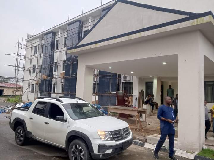 C'River Chief of Staff inspects ongoing renovation of Governor's Office, urges contractors to fast-track work to meet deadline