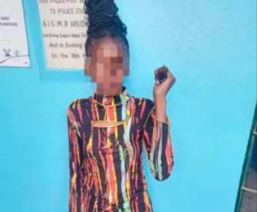 19-year-old lady st@bs neighbour’s son to de@th with bottle over argument