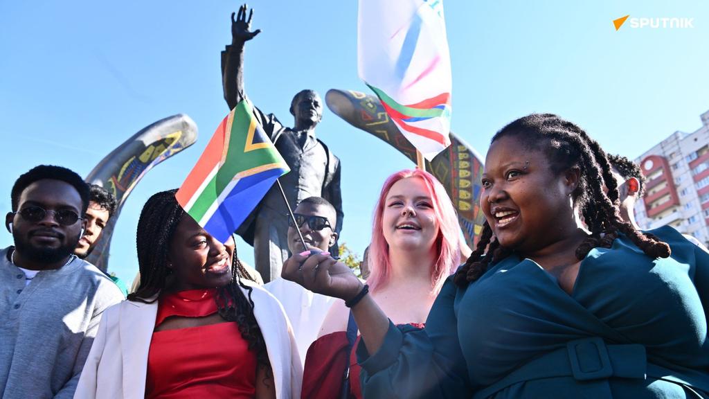 Russia unveils Nelson Mandela's monument in Moscow