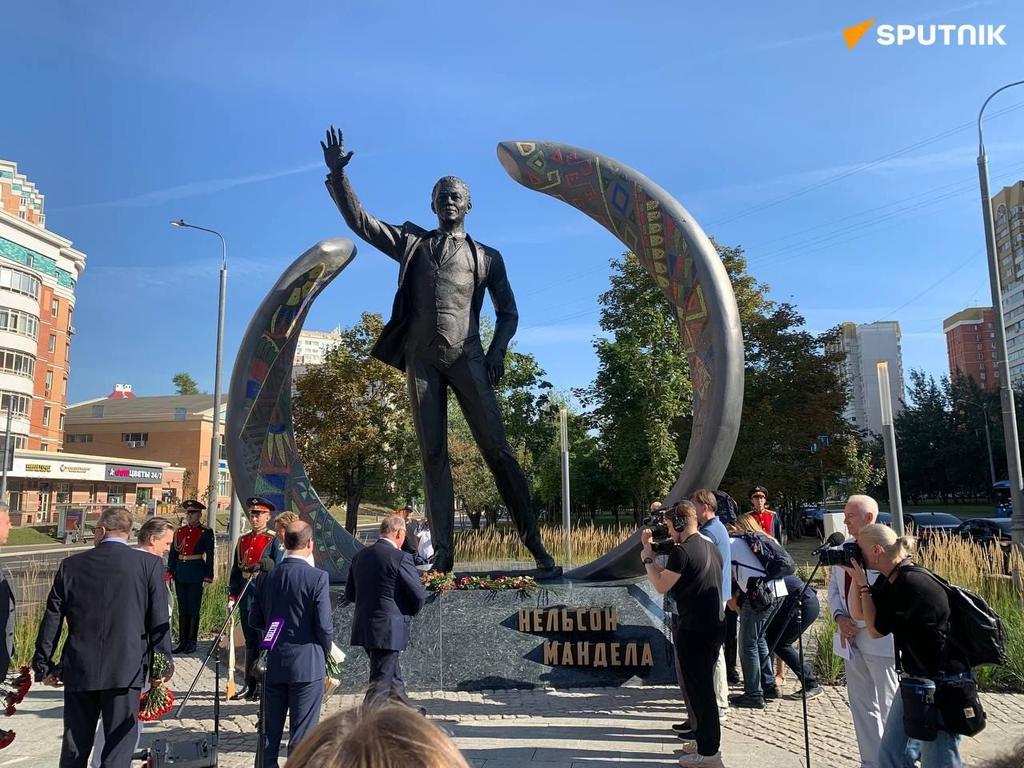 Russia unveils Nelson Mandela's monument in Moscow