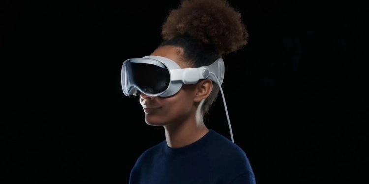 Mass production of cheap version of Apple Vision Pro postponed till after 2027