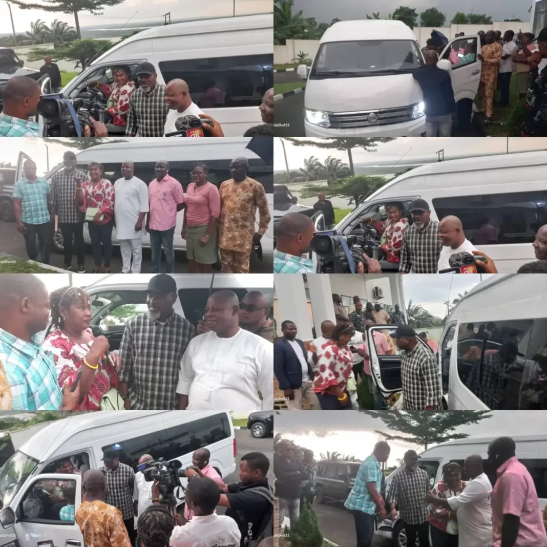 Governor Otu Fulfills Promise to Cross River NUJ with 14-Seater Bus Donation