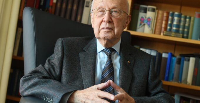 Germany's former central banker Schlesinger dies at 100