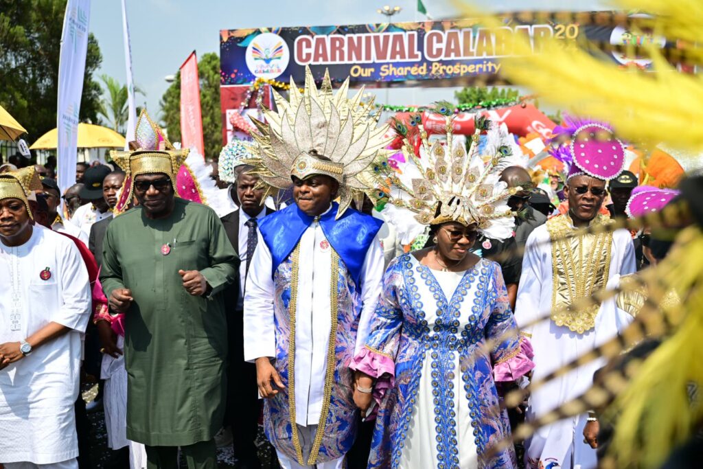 Buhari and Family Storm Carnival Calabar