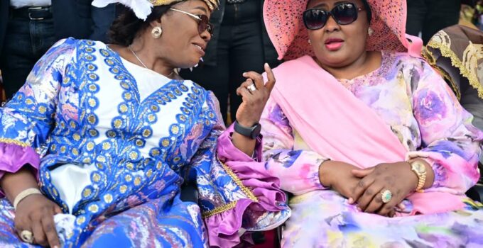 Buhari and Family Storm Carnival Calabar