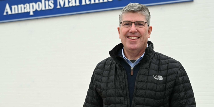 Another Ex-Navy Midshipman Joins 2025 Ward 8 Alderman Race