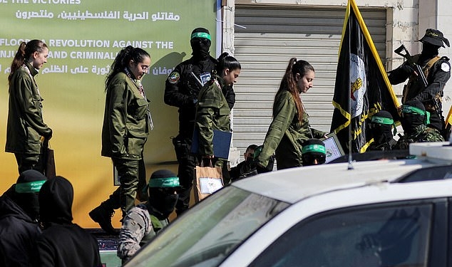 Hamas Releases Four Female Israeli Soldiers After 477 Days of Captivity in Gaza (Photos)