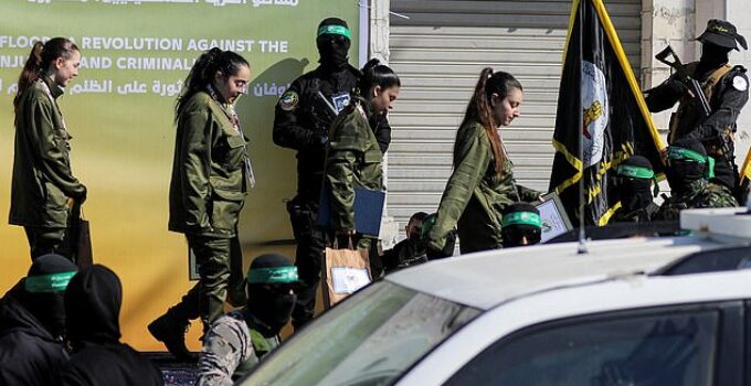 Hamas Releases Four Female Israeli Soldiers After 477 Days of Captivity in Gaza (Photos)