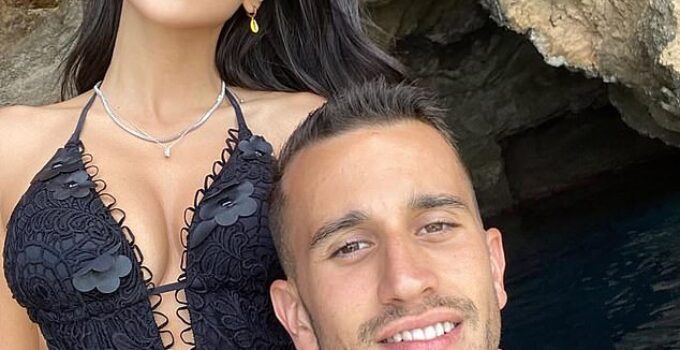 Footballer Alex Berenguer and His Wife 'Held at Gunpoint by Three Masked Robbers in Their Spanish Home'