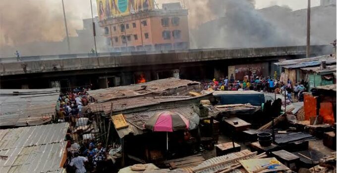 Lagos Government Directs Traders to Clear Apongbon Bridge Within 48 Hours