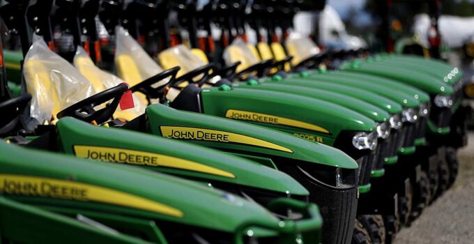 FTC and State Attorneys General Sue John Deere, Claiming Farmers Are Prohibited from Repairing Their Own Tractors