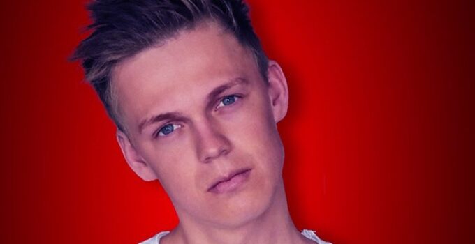 Caspar Lee: Girlfriend, Age, Net Worth