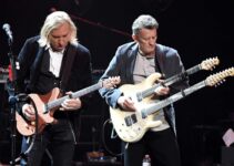 Guitarist Steuart Smith to Retire from the Eagles Following Parkinsonism Diagnosis