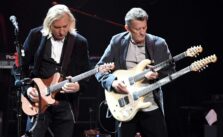 Guitarist Steuart Smith to Retire from the Eagles Following Parkinsonism Diagnosis