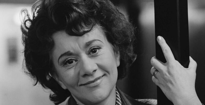 Joan Plowright, Acclaimed Star of ‘Enchanted April’ and ‘Stalin,’ Passes Away at 95