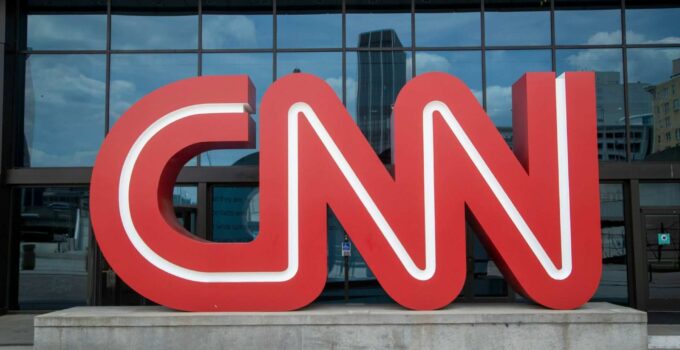 CNN Implements Major Restructuring with 200 Job Reductions