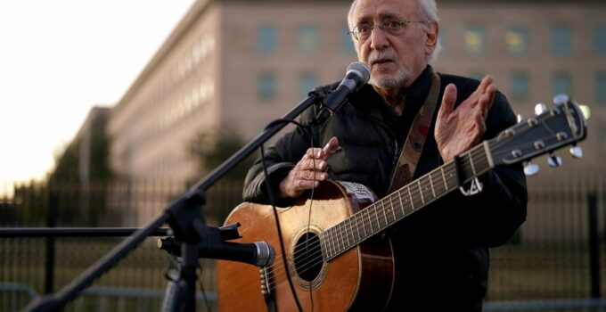 Peter Yarrow of the ’60s Folk Trio Peter, Paul and Mary Passes Away at 86