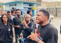 UI Students Stage Protest Over 82-Day Power Outage at UCH