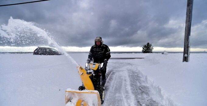 The Effects of Cold Weather on Your Body and How to Stay Safe This Winter