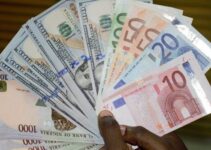 Naira Exchanges at N1,548 per Dollar in Official Market