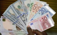 Naira Exchanges at N1,548 per Dollar in Official Market