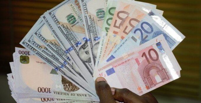 Naira Exchanges at N1,548 per Dollar in Official Market